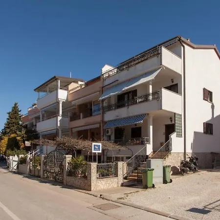 In 3652-2 Apartment